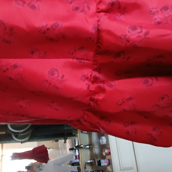 Elegant Red Lace Trimmed Nightgown - Picture 6 of 9